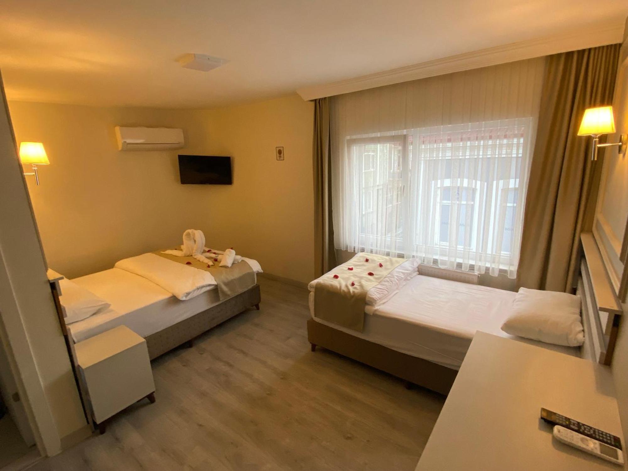 Grandaura Hotel *
