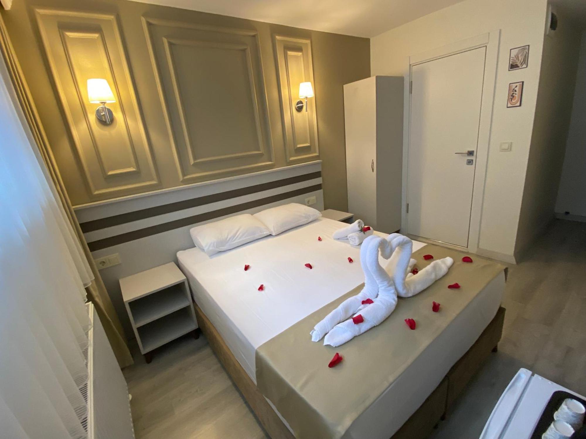 Grandaura Hotel *